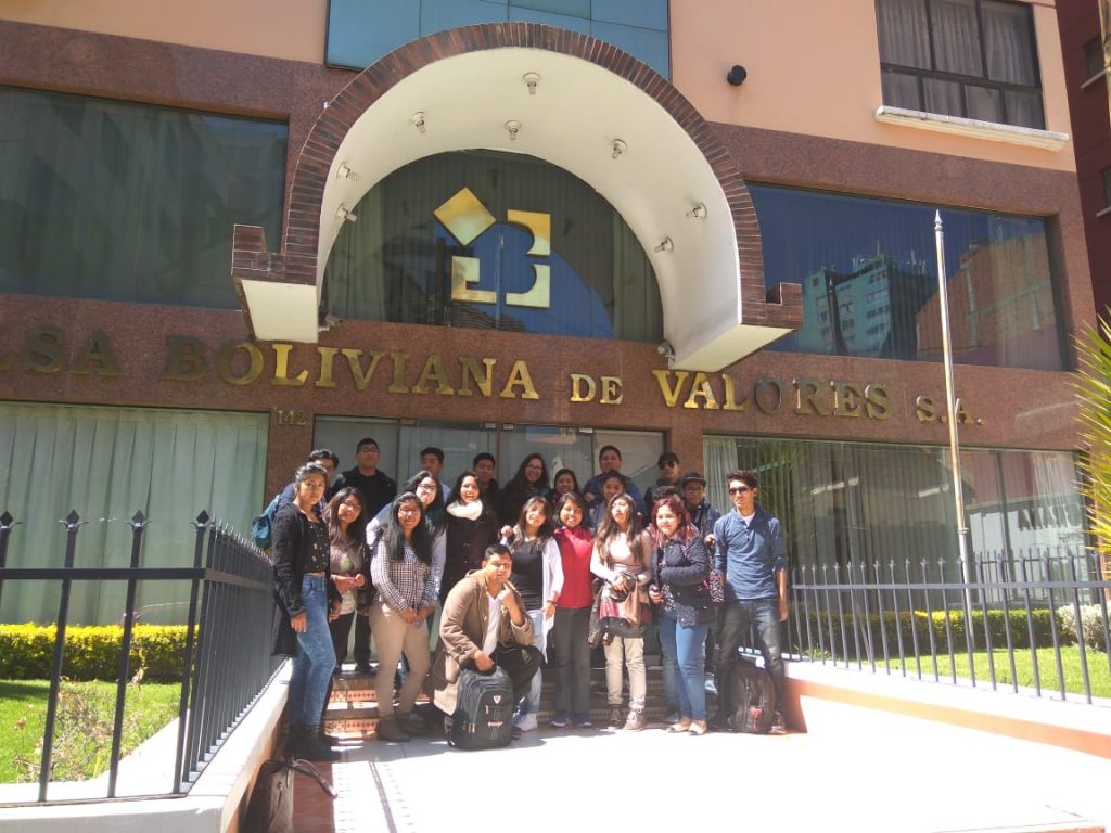 ESTUDIANTES UNIFRANZ VISITARON LA BOLSA BOLIVIANA DE VALORES