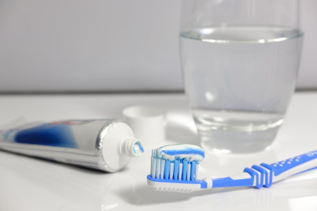 ¿Cuántas veces al día debemos cepillarnos los dientes?