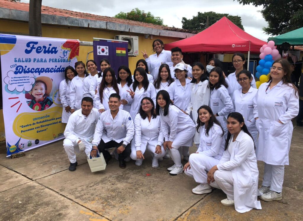 Estudiantes de Bioquímica y Farmacia brindaron charlas informativas en Cotoca