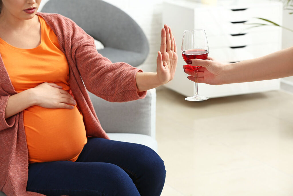 Sin importar la cantidad, el alcohol en una embarazada provoca daño cerebral en el menor