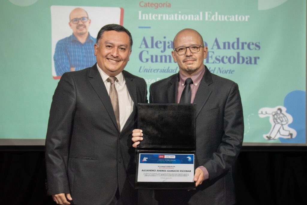 Unifranz Cochabamba galardona a 7 docentes que tendieron puentes globales de educación