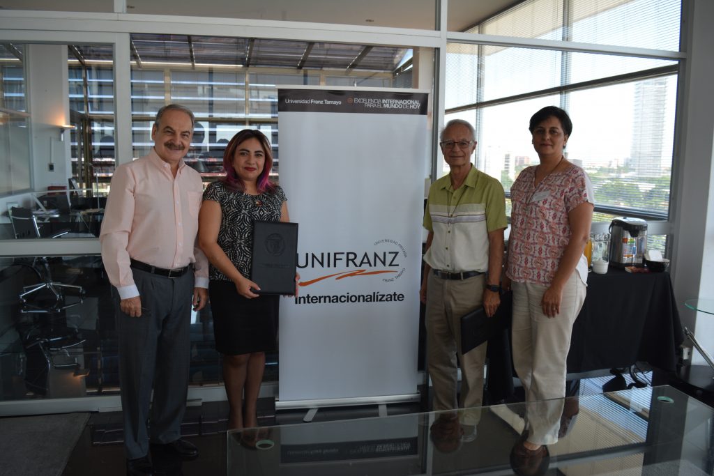 UNIFRANZ firma convenio con Puente de Solidaridad