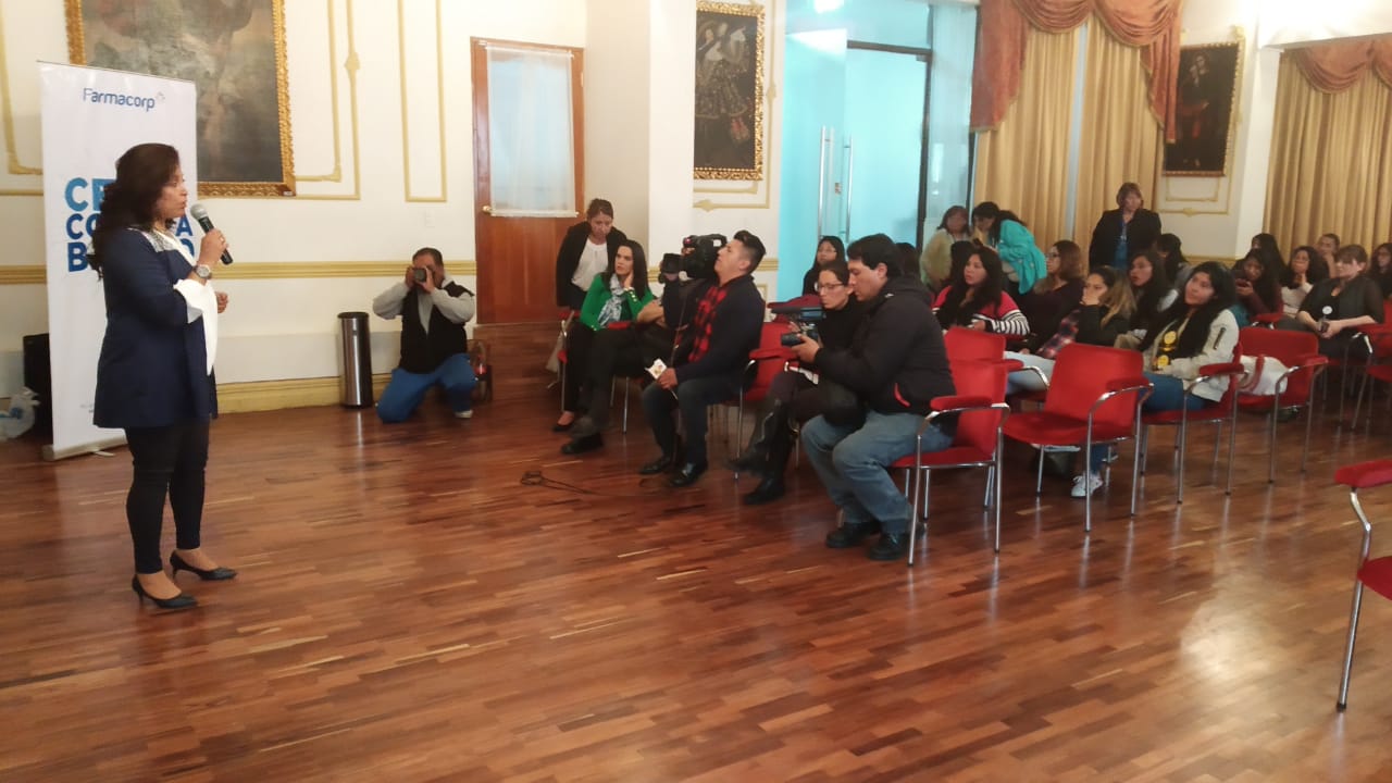 Conferencia Medicamentos Adulterados | Universidad Privada Franz Tamayo