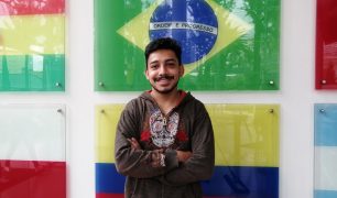 LA INSPIRACIÓN TIENE QUE ENCONTRARTE LISTO, ESTUDIANTE UNIFRANZ PRESENTA EXPOSICIÓN DE PINTURA EN LA CASONA SANTIVAÑEZ