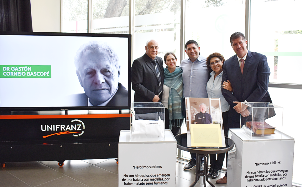 Unifranz rinde homenaje al Dr. Gastón Cornejo Bascopé