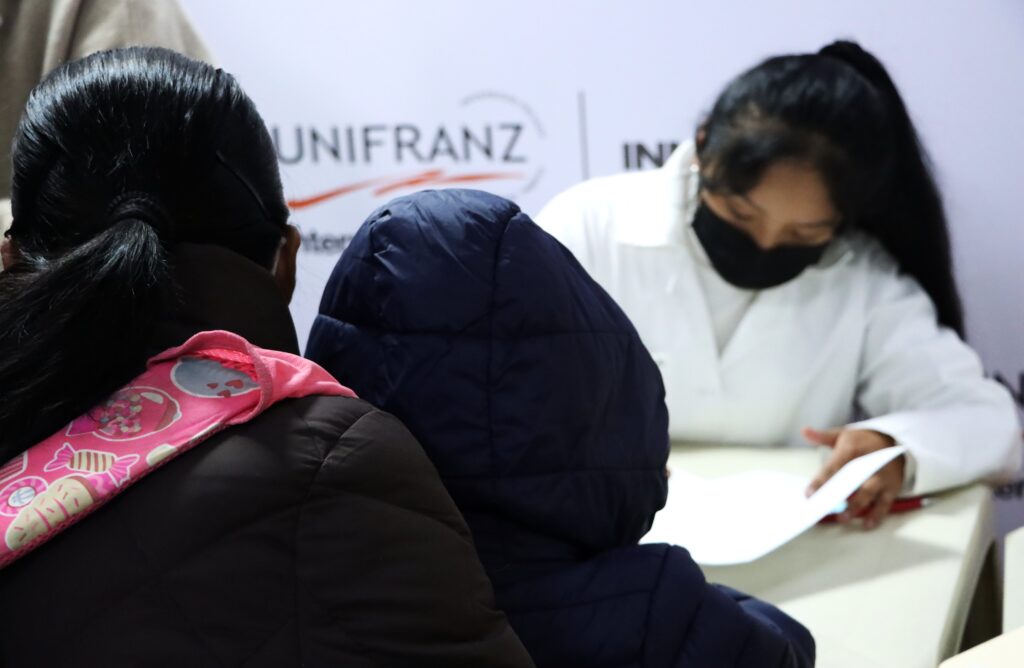 Con valoración a decenas de pacientes en El Alto, arrancó la “operación sonrisa”