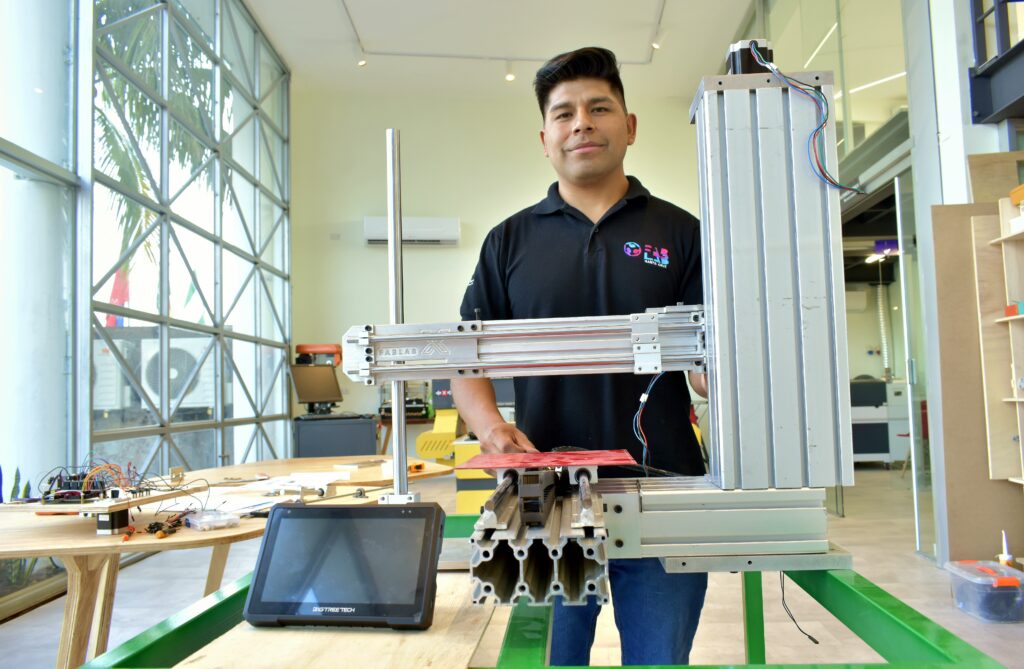 De los sueños a realidad, en el FabLab Santa Cruz se diseña una impresora 3D industrial