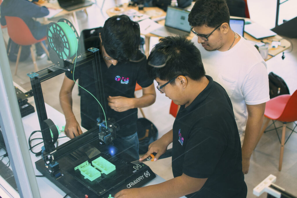 Los Maker Hub están la tendencia que impone la co-creación para empoderar a los jóvenes