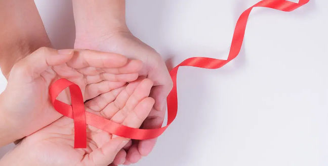 El VIH tiene rostro joven en Santa Cruz y Unifranz se suma a la prevención