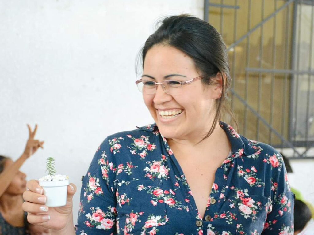 Regalando sonrisas: estudiantes de Unifranz llegan con sorpresas para hijos de privadas de libertad en Palmasola