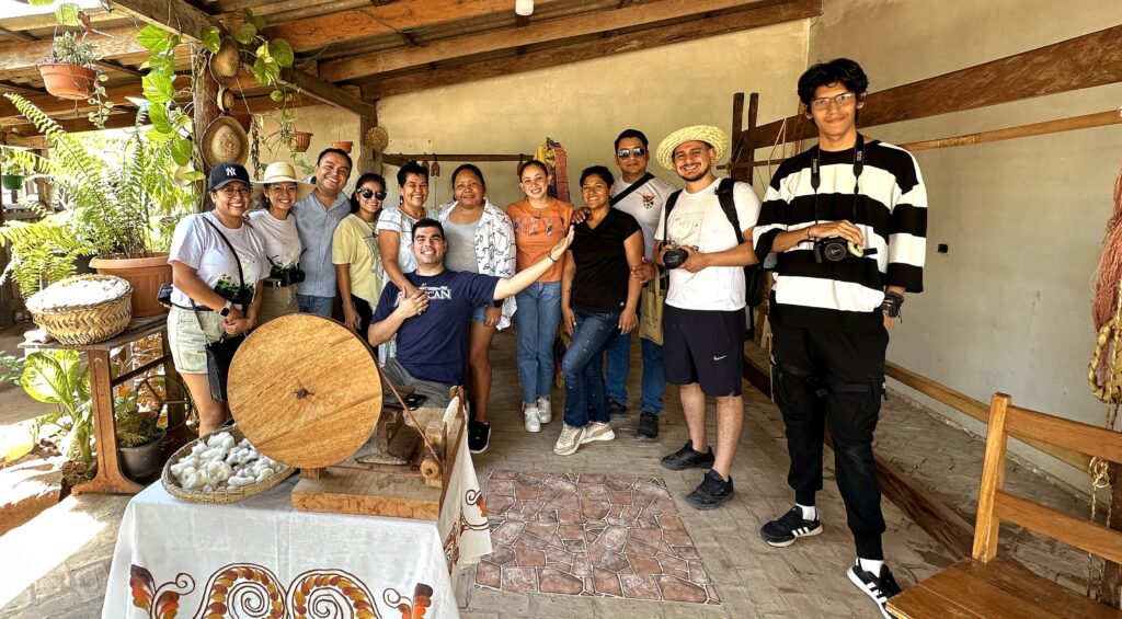 Estudiantes de Unifranz elaboran proyecto para modernizar el turismo en San José de Chiquitos