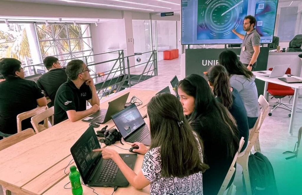Estudiantes de Ingeniería de Sistemas desarrollan proyectos sociales en el Fab Lab para fortalecer las habilidades profesionales