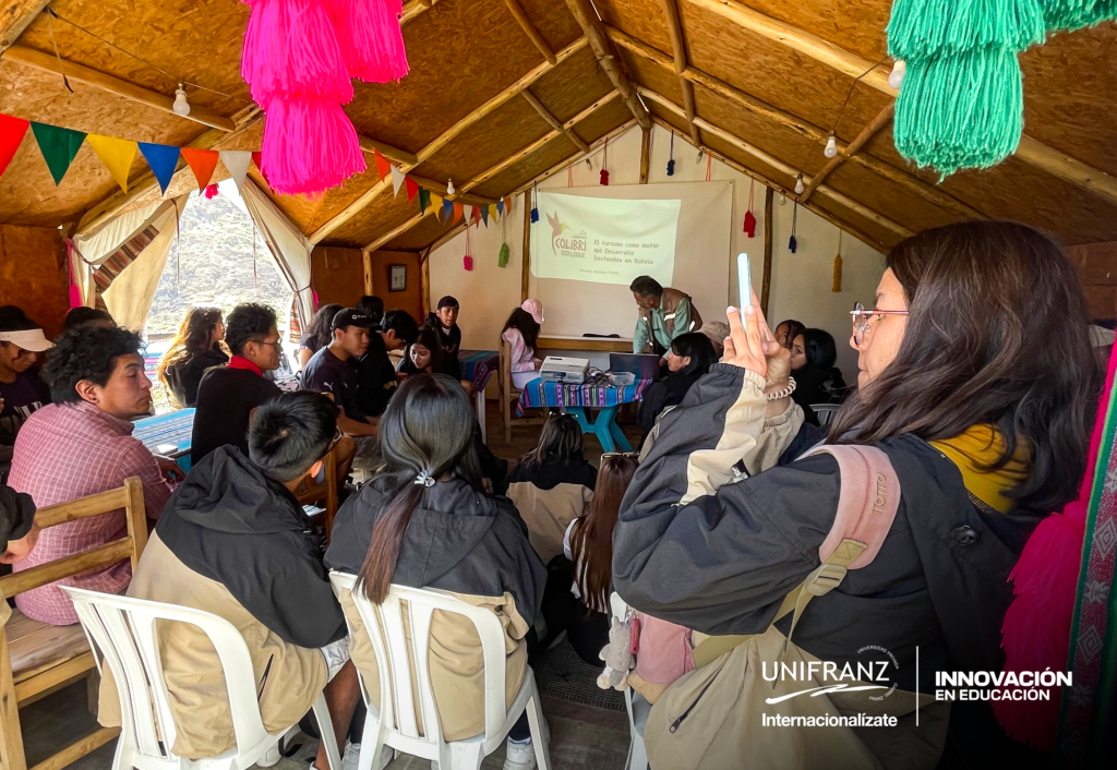 Turismo sin contaminación: estudiantes de Unifranz exploran el modelo sostenible de Colibrí Eco Lodge