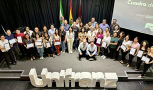 Unifranz distingue la excelencia académica de los futuros profesionales del país
