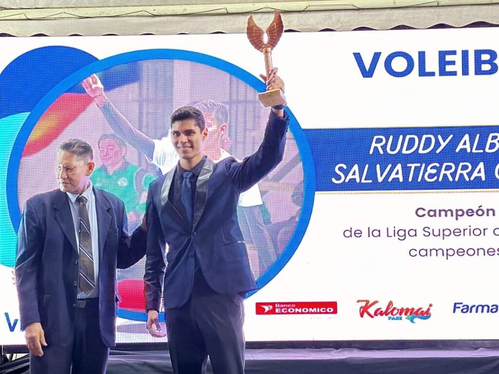 Deportista Unifranz obtiene su tercera Victoria Alada como mejor voleibolista de Santa Cruz