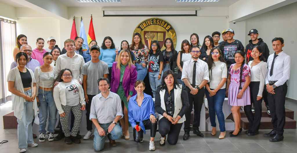 Estudiantes de Unifranz crean Achuray, la plataforma que conecta la solidaridad empresarial con la comunidad