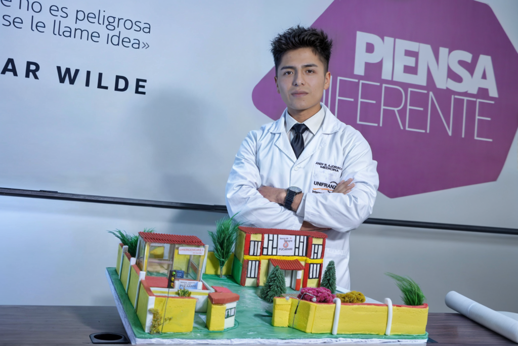 Estudiante de Medicina de Unifranz lidera proyecto de mejoramiento del Hospital de Pucarani