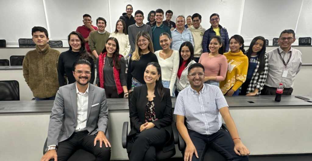 Periodistas de trayectoria establecen diálogo con futuros licenciados en Periodismo de Unifranz