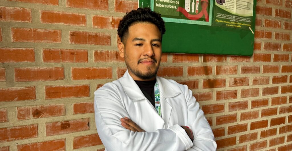Marco Visaluque, el médico Unifranz que transforma vidas con su vocación de servicio