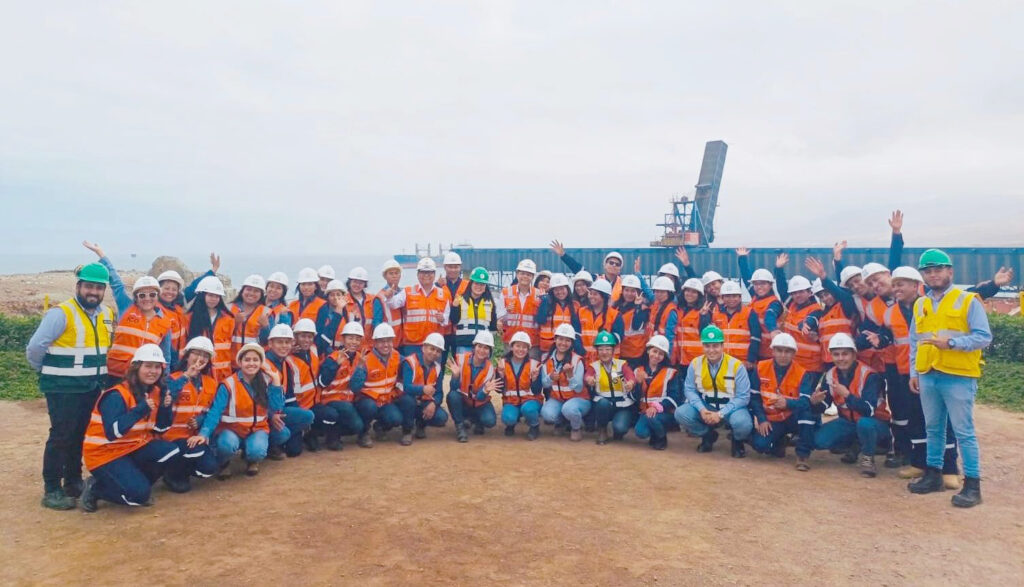 Ingeniería Comercial de Unifranz El Alto explora puertos de Perú, líder en conectividad marítima