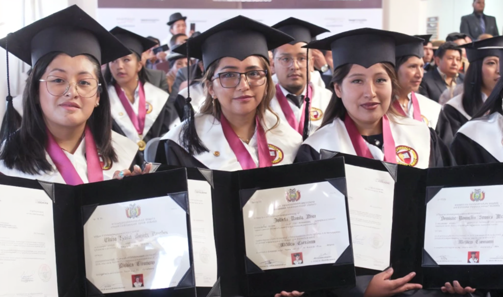 Vigésima novena promoción de Unifranz El Alto destaca con mayor presencia de graduados en Bioquímica y Farmacia
