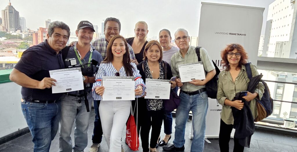 Periodistas obtienen certificación en inteligencia artificial gracias a un curso brindado por Unifranz y Sofía