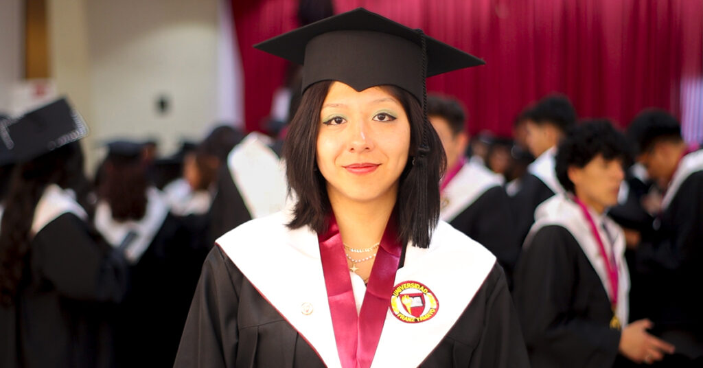 Nicole, la mejor estudiante de Unifranz La Paz 2024