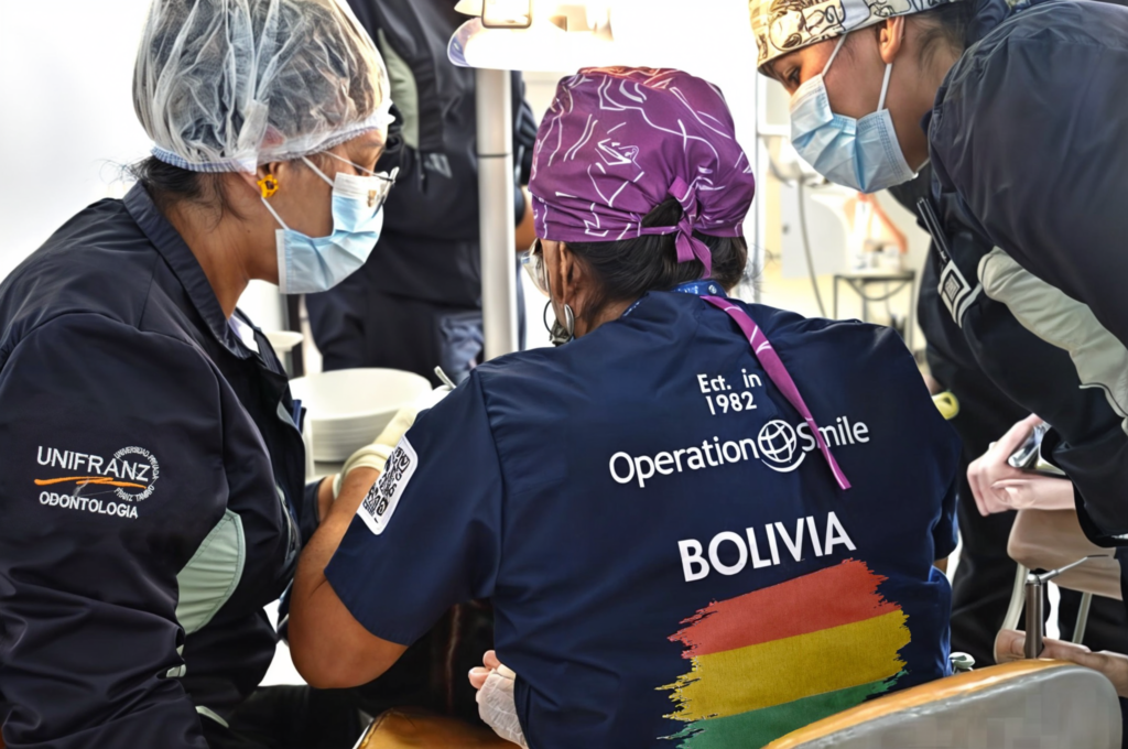 ¡Nunca es tarde para sonreír! Una de las premisas de Operación Sonrisa en El Alto