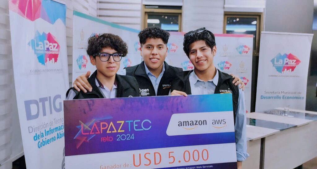 Estudiantes de Unifranz crean solución tecnológica para la seguridad escolar y ganan un premio de La Paz TEC