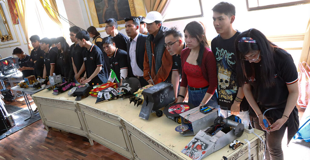 ¡Acción en el ring! Guerra de Titanes enfrenta a universitarios en duelos de robots