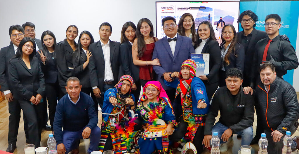 Estudiantes de Administración de Hotelería y Turismo crean un Observatorio para el Salar de Uyuni