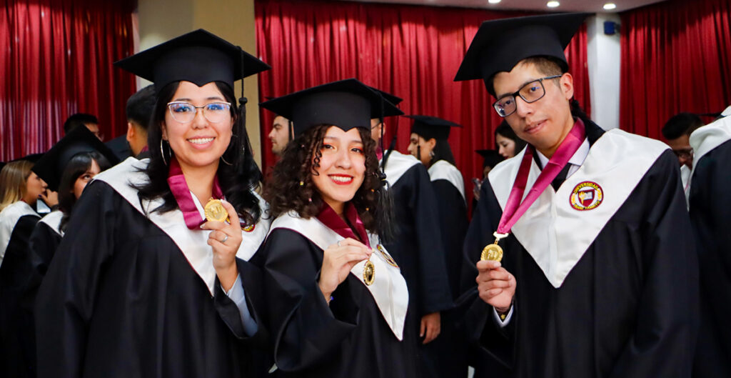 Jorge Luis Roque, el mejor estudiante de Unifranz, comprometido con la superación continua