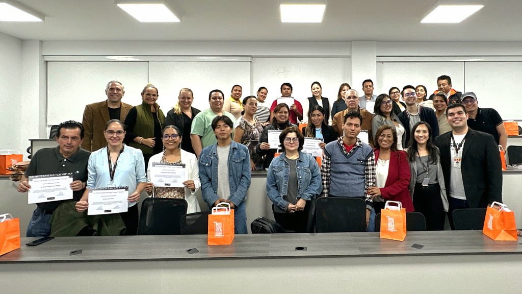 Destacados periodistas reunidos en Unifranz Santa Cruz | Universidad Privada Franz Tamayo