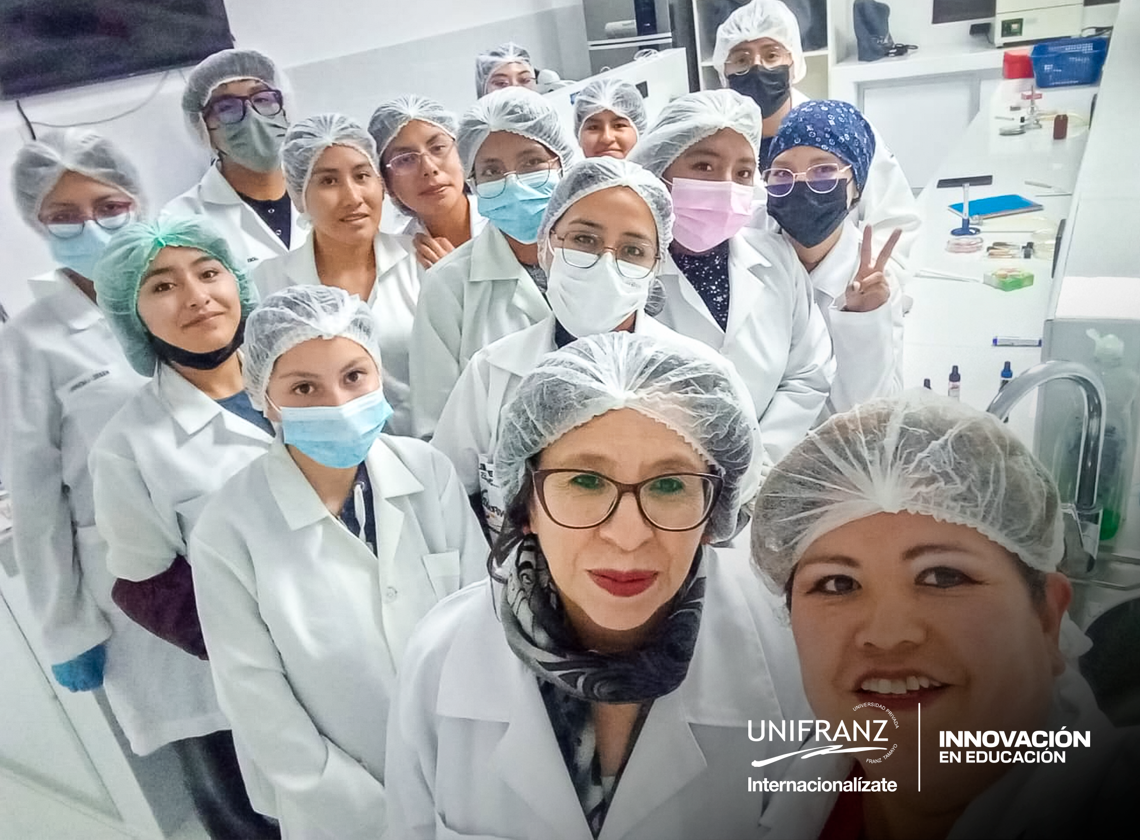 B5 | Universidad Privada Franz Tamayo Estudiantes de la carrera de Bioquímica y Farmacia en la Universidad Franz Tamayo, sede La Paz