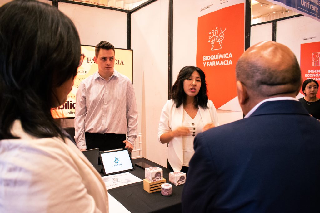 7 | Universidad Privada Franz Tamayo