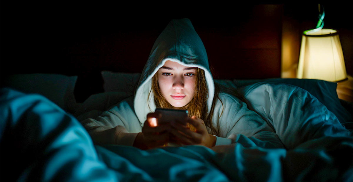 El uso excesivo del celular afecta la salud física, mental y emocional de niños y adolescentes