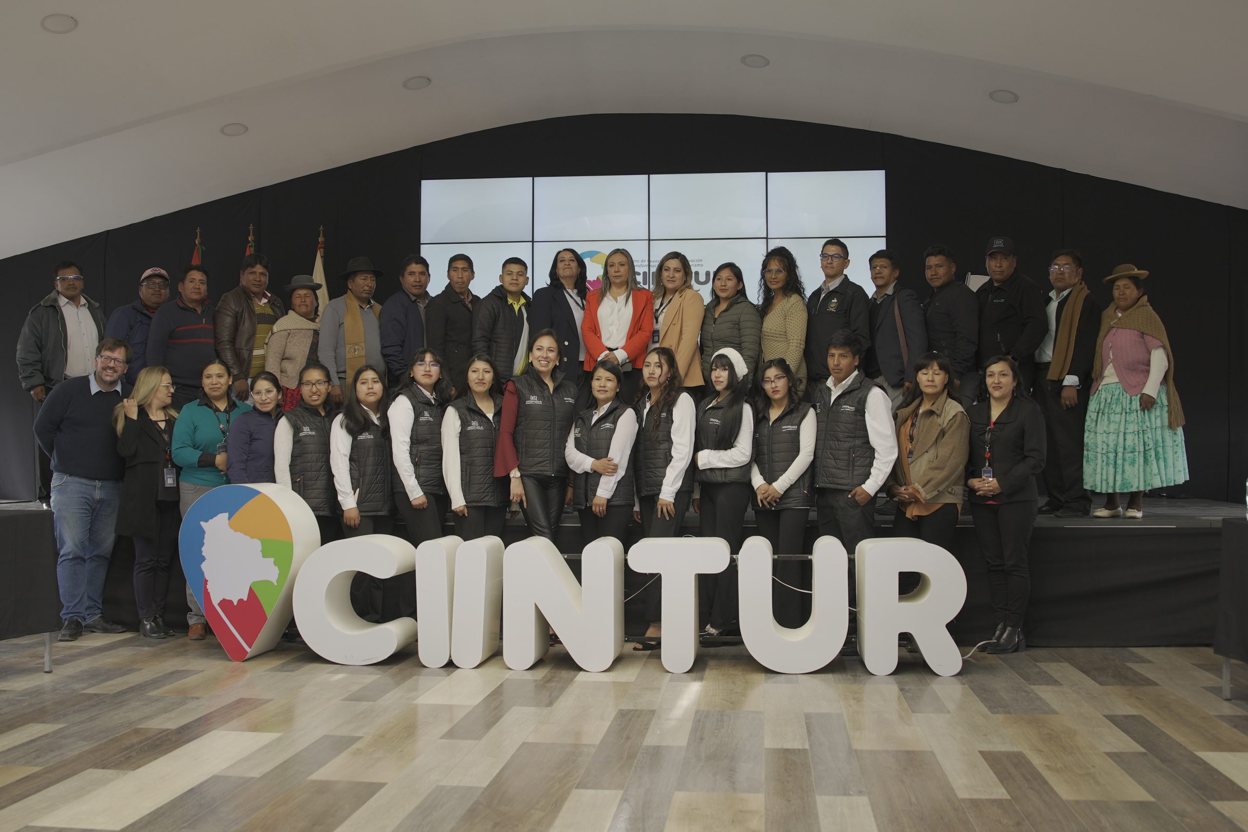 Cinco municipios presentan planes turísticos y se unen a un equipo de investigación de Unifranz