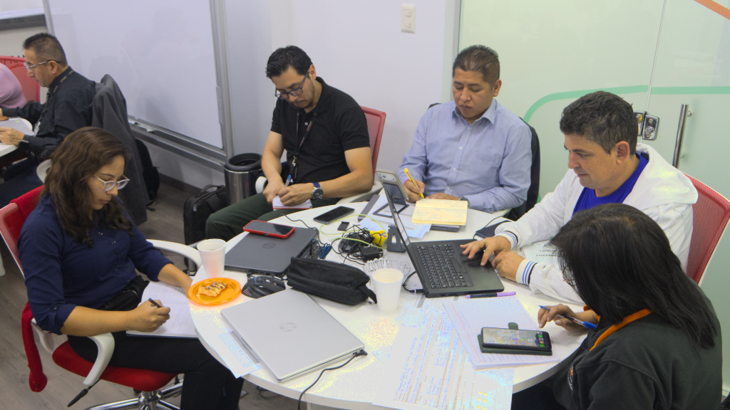 Los docentes de Unifranz en el Taller de Codocencia con el acompañamiento de sus pares de la Universidad de Mondragón.