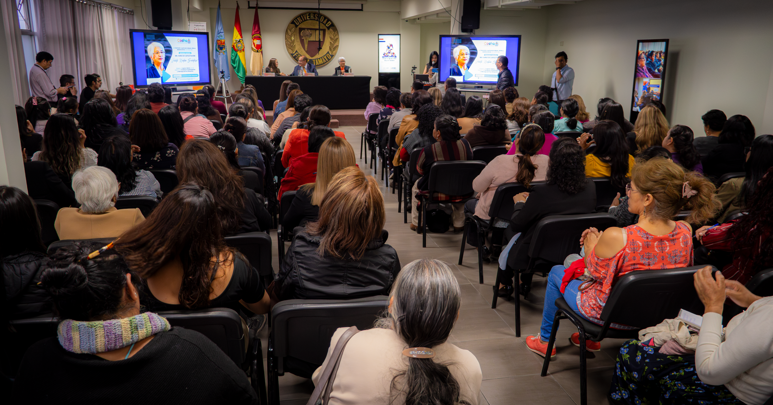 Unifranz impulsa el liderazgo de más de 100 mujeres para transformar Cochabamba