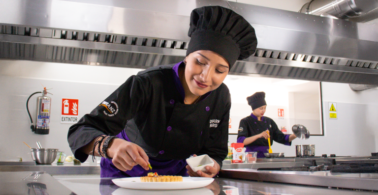 Imagen destacada para el artículo: Globalización en la mesa: Bolivia entre la tradición culinaria y la apertura al mundo