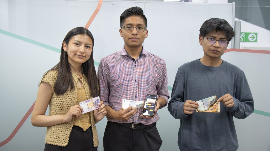 Los estudiantes de la carrera de Ingeniería de Sistemas desarrollaron el aplicativo que permite identificar de manera más rápida y sencilla los billetes siniestrados.