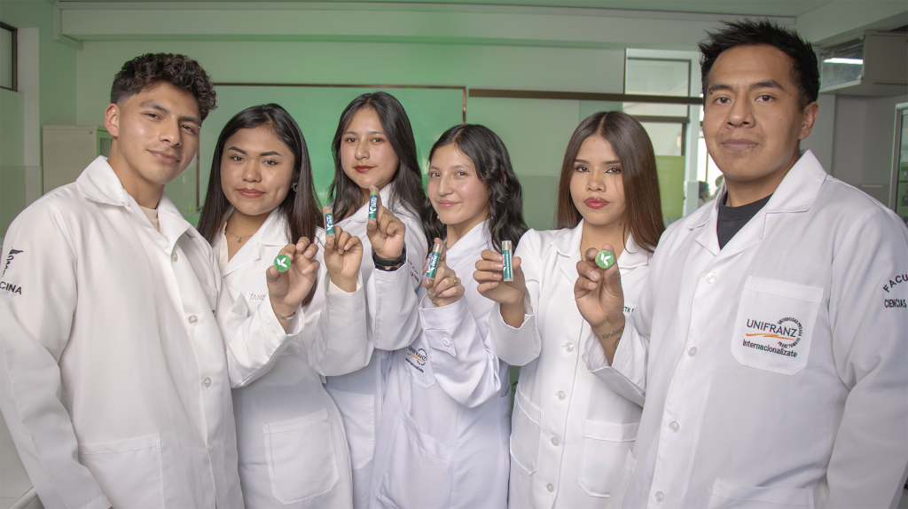 Los estudiantes de Bioquímica y Farmacia presentan su producto Kintu.