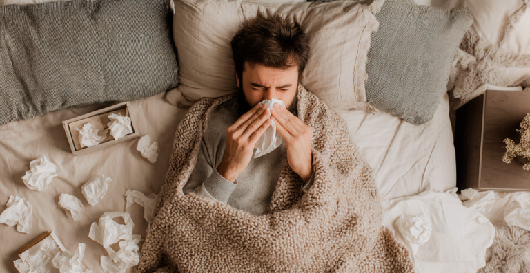 Imagen destacada para el artículo: Gripe, influenza y COVID-19: claves para diferenciarlos y prevenir complicaciones 