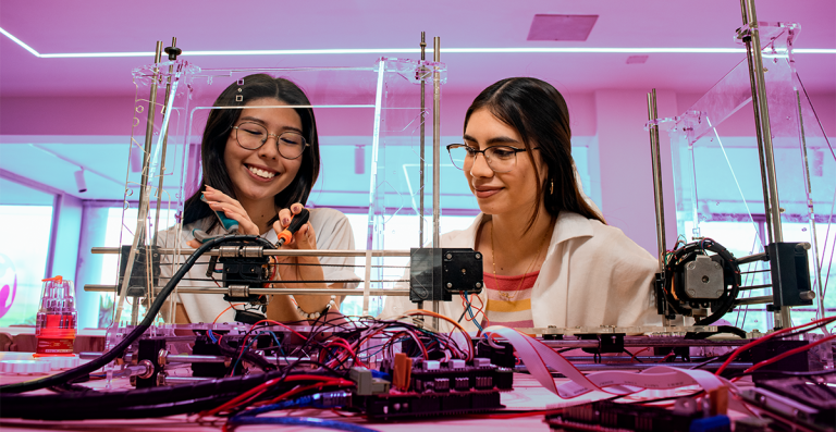 Imagen destacada para el artículo: Jóvenes que crean futuro: la creatividad e innovación, claves para transformar Bolivia