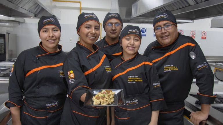 Imagen destacada para el artículo: Sabores que cuentan historias: así se revalorizan los ingredientes bolivianos en la nueva cocina