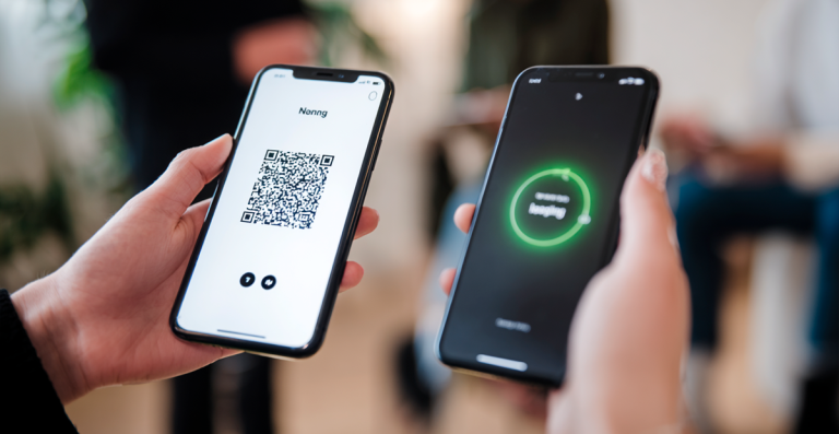 Imagen destacada para el artículo: Fintech y finanzas digitales: cómo la innovación impulsa la inclusión económica y redefine el sistema financiero