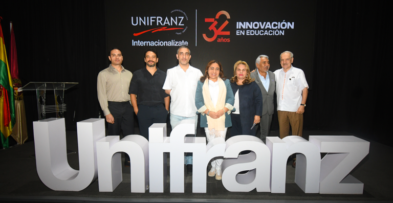 Imagen destacada para el artículo: En su 33.º aniversario, Unifranz consolida su liderazgo en educación superior y cultura laboral
